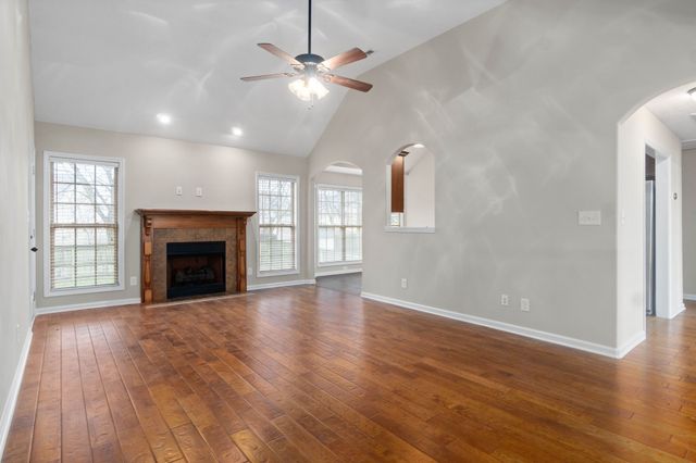 2485 Senseney Dr, Clarksville, TN 37042