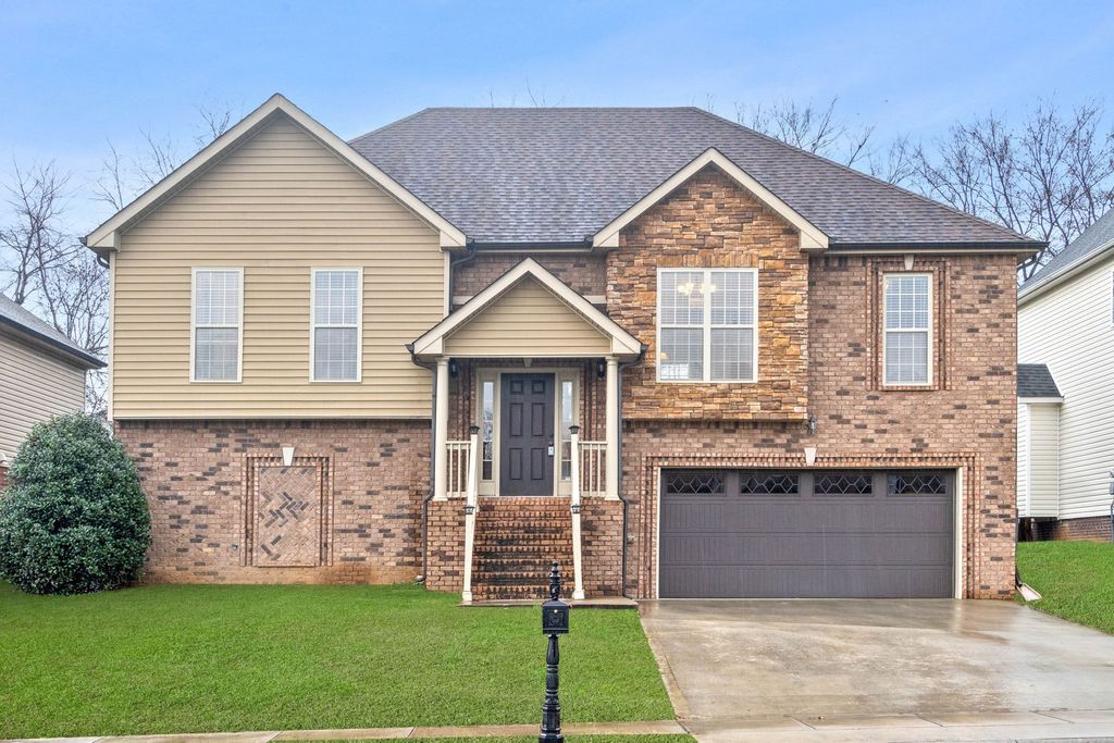 2485 Senseney Dr, Clarksville, TN 37042