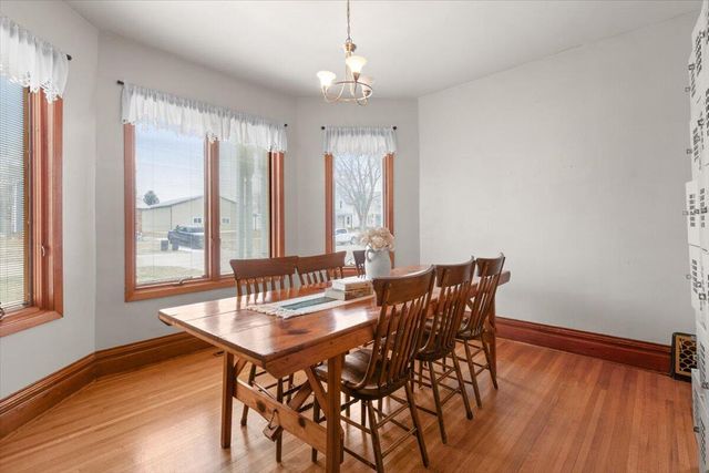 110 S LUBECK Street, Holstein, IA 51025