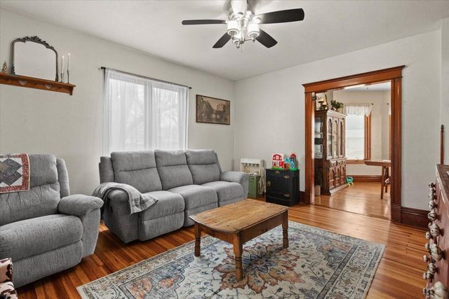 110 S LUBECK Street, Holstein, IA 51025