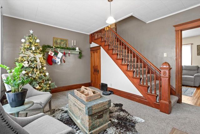 110 S LUBECK Street, Holstein, IA 51025
