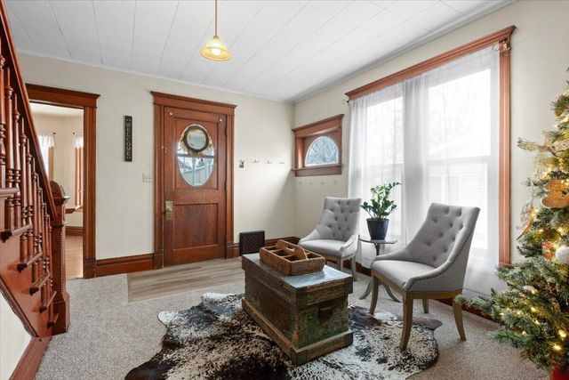 110 S LUBECK Street, Holstein, IA 51025