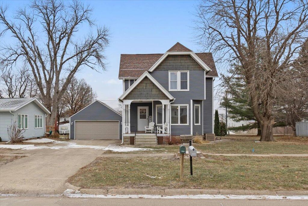 110 S LUBECK Street, Holstein, IA 51025