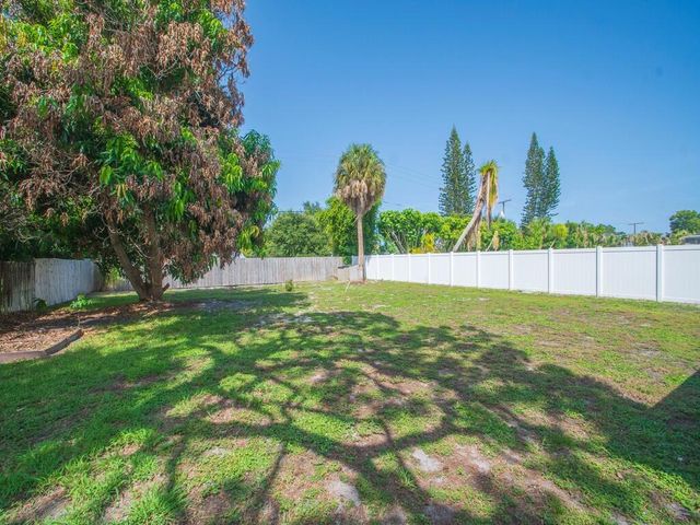 2309 NE 13th Court, Jensen Beach, FL 34957