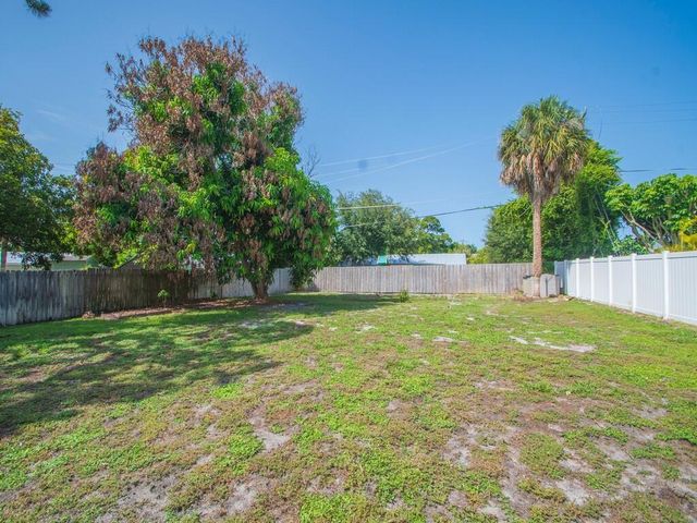 2309 NE 13th Court, Jensen Beach, FL 34957