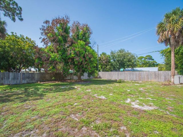 2309 NE 13th Court, Jensen Beach, FL 34957
