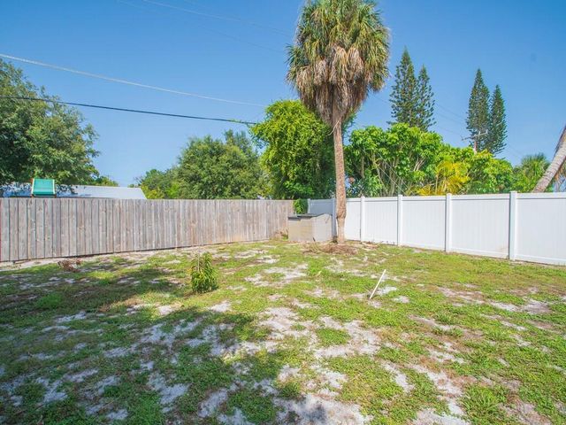 2309 NE 13th Court, Jensen Beach, FL 34957