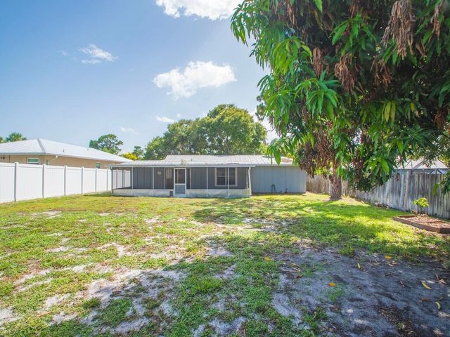 2309 NE 13th Court, Jensen Beach, FL 34957