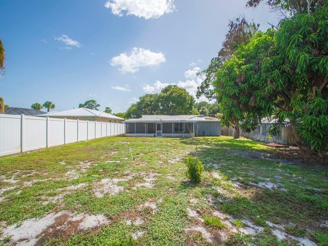 2309 NE 13th Court, Jensen Beach, FL 34957