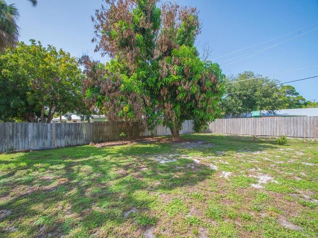 2309 NE 13th Court, Jensen Beach, FL 34957