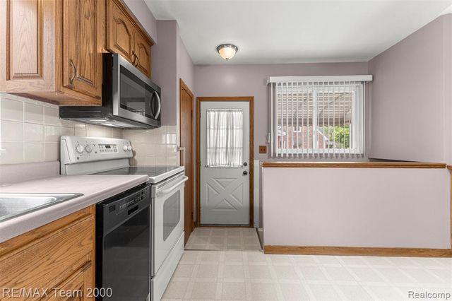 18441 Oakwood Boulevard, Dearborn, MI 48124