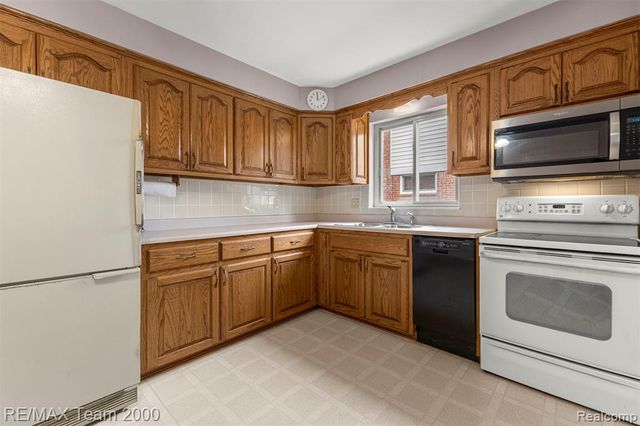 18441 Oakwood Boulevard, Dearborn, MI 48124