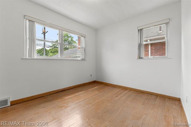 18441 Oakwood Boulevard, Dearborn, MI 48124