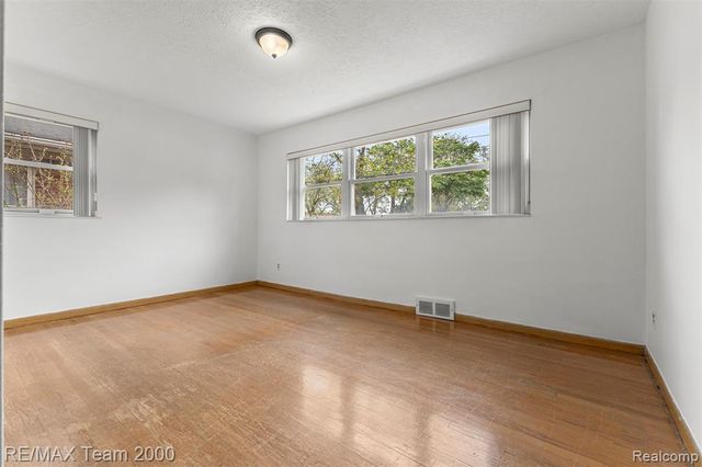 18441 Oakwood Boulevard, Dearborn, MI 48124