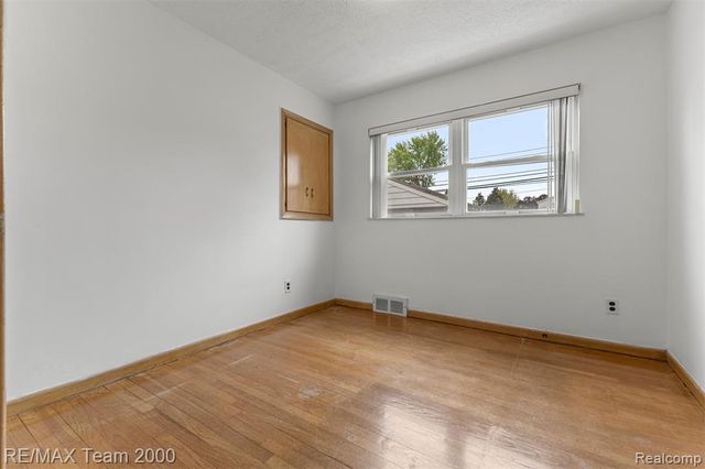 18441 Oakwood Boulevard, Dearborn, MI 48124