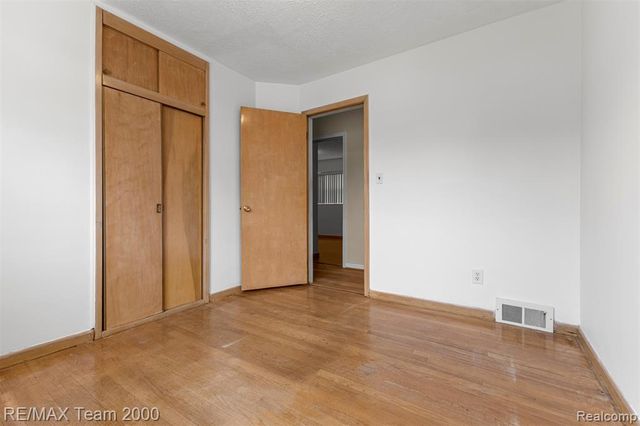 18441 Oakwood Boulevard, Dearborn, MI 48124