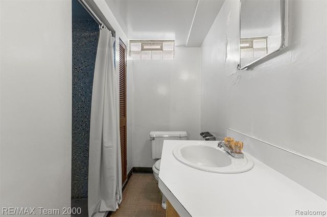 18441 Oakwood Boulevard, Dearborn, MI 48124