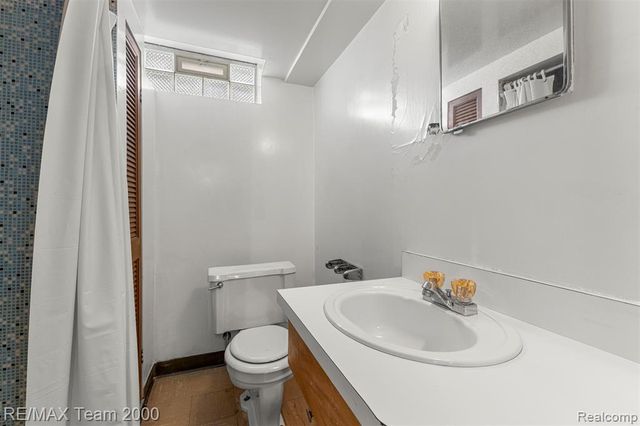 18441 Oakwood Boulevard, Dearborn, MI 48124