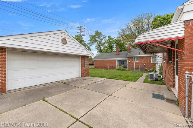 18441 Oakwood Boulevard, Dearborn, MI 48124