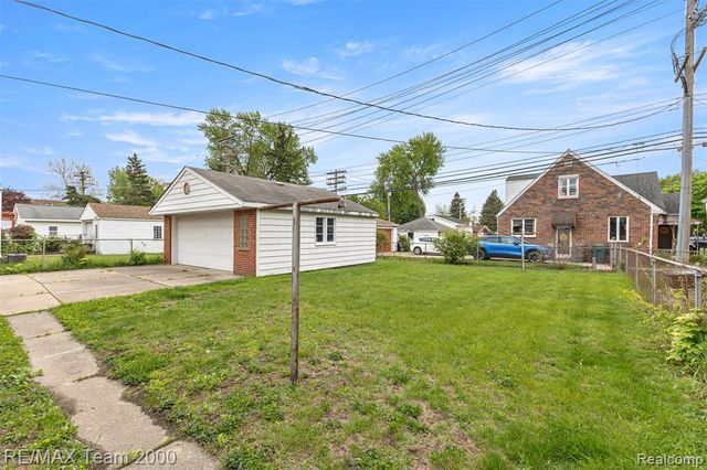 18441 Oakwood Boulevard, Dearborn, MI 48124