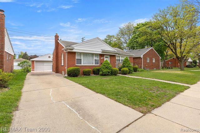 18441 Oakwood Boulevard, Dearborn, MI 48124