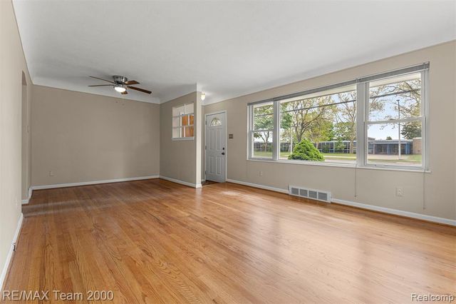 18441 Oakwood Boulevard, Dearborn, MI 48124