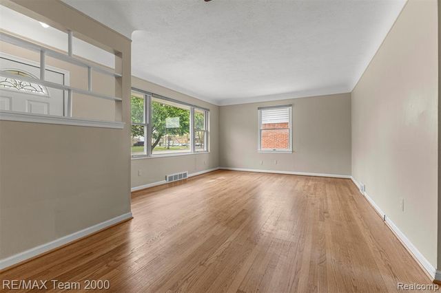 18441 Oakwood Boulevard, Dearborn, MI 48124