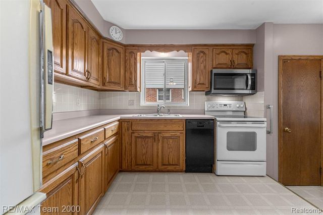 18441 Oakwood Boulevard, Dearborn, MI 48124