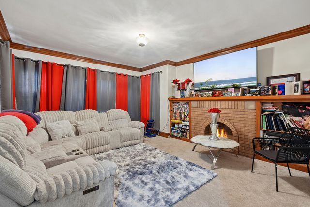 5922 N Melvina Avenue, Chicago, IL 60646