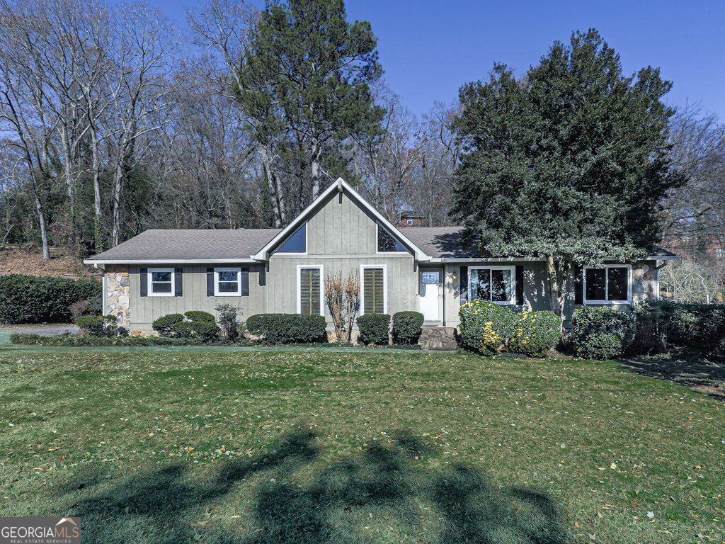 14 Town And Country Drive, Cartersville, GA 30120