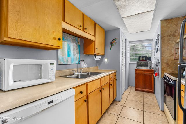 118 S Halifax Ave Apt 208, Daytona Beach, FL 32118