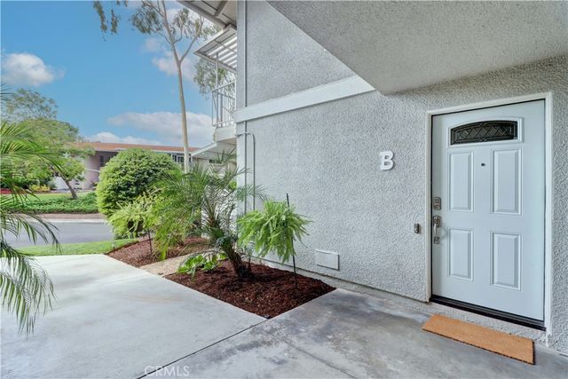 670 Via Mendoza B, Laguna Woods, CA 92637