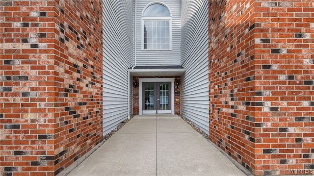 1175 Youngs Road E, Amherst, NY 14221