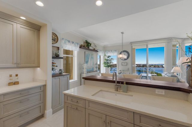 130 RIVIERA DUNES WAY 601, Palmetto, FL 34221