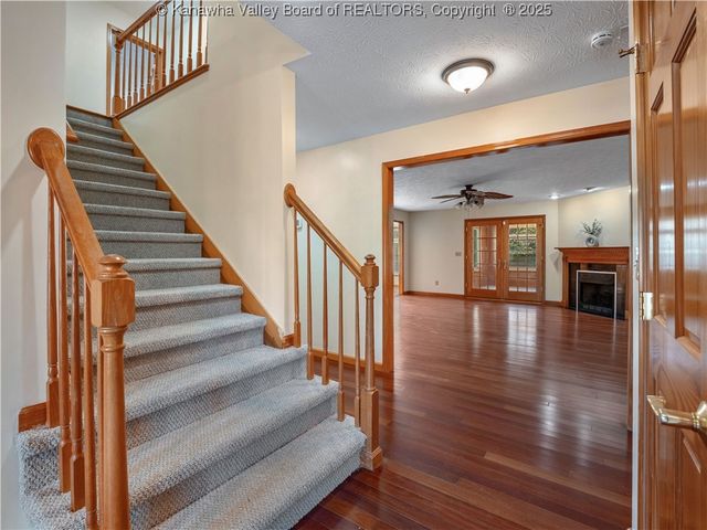 231 Glen Oaks Court, Hurricane, WV 25526