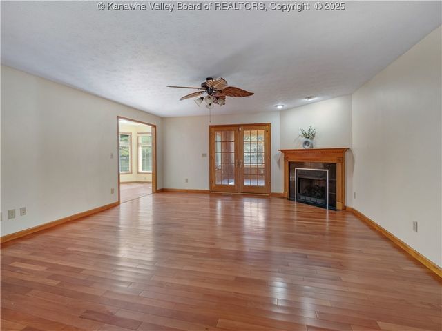 231 Glen Oaks Court, Hurricane, WV 25526