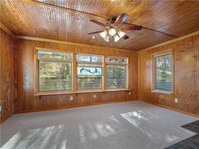 231 Glen Oaks Court, Hurricane, WV 25526