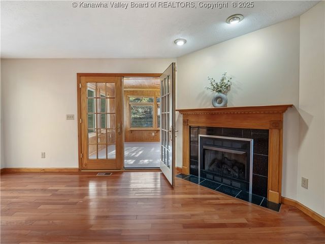 231 Glen Oaks Court, Hurricane, WV 25526