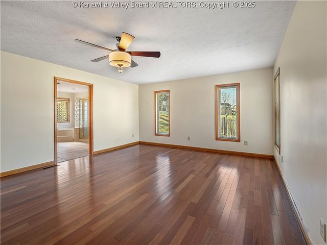 231 Glen Oaks Court, Hurricane, WV 25526