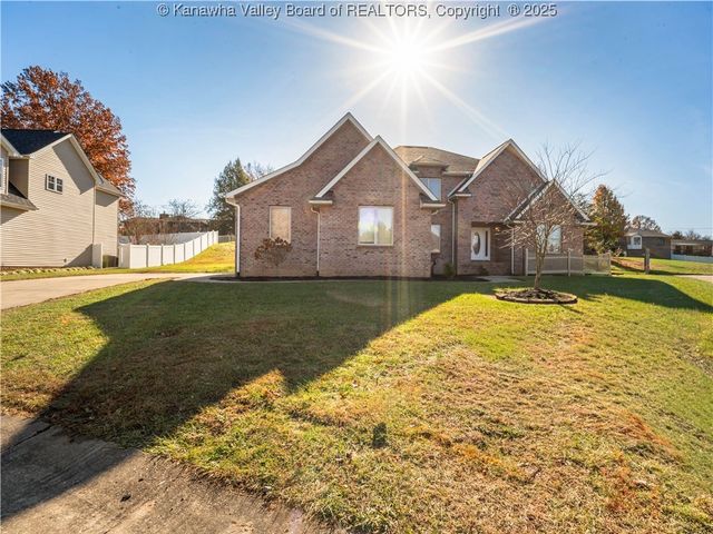 231 Glen Oaks Court, Hurricane, WV 25526