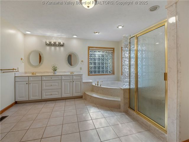 231 Glen Oaks Court, Hurricane, WV 25526