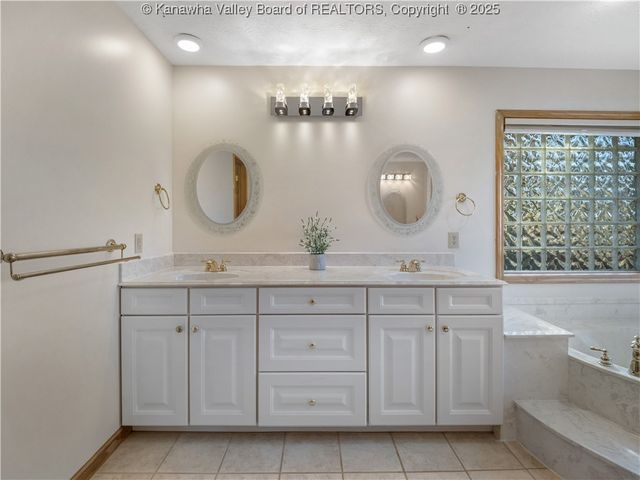 231 Glen Oaks Court, Hurricane, WV 25526