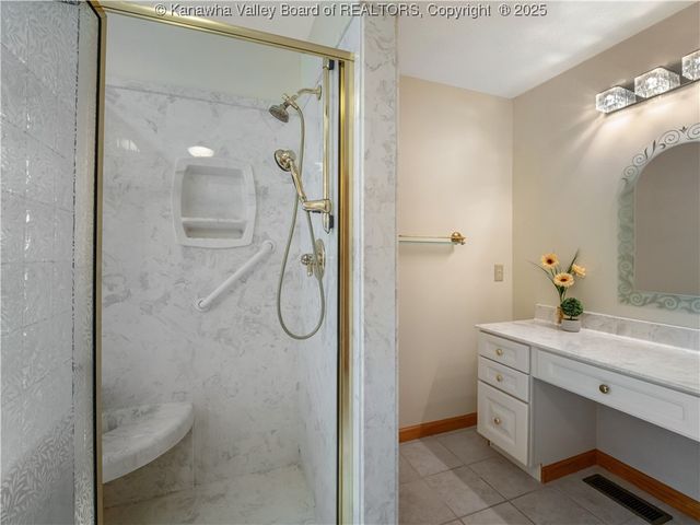 231 Glen Oaks Court, Hurricane, WV 25526