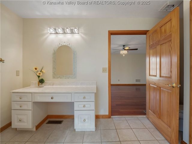 231 Glen Oaks Court, Hurricane, WV 25526