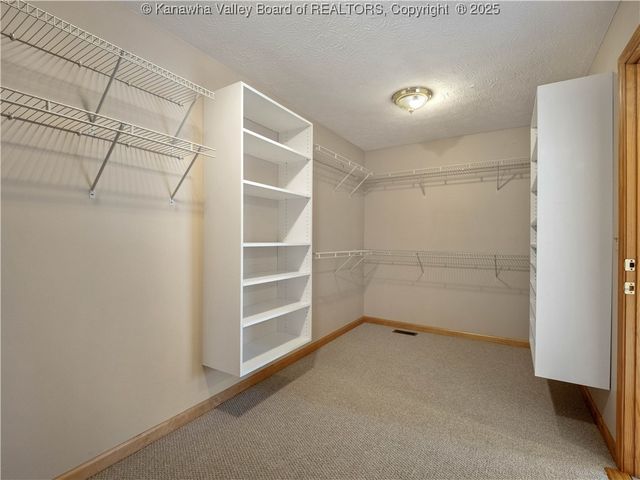 231 Glen Oaks Court, Hurricane, WV 25526