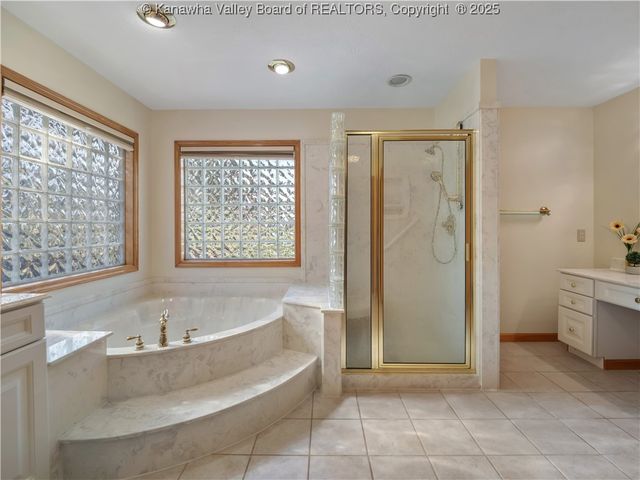 231 Glen Oaks Court, Hurricane, WV 25526