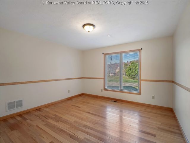 231 Glen Oaks Court, Hurricane, WV 25526