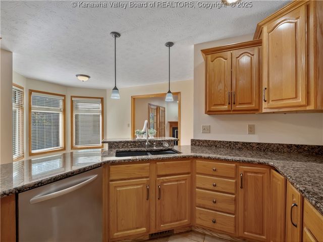 231 Glen Oaks Court, Hurricane, WV 25526