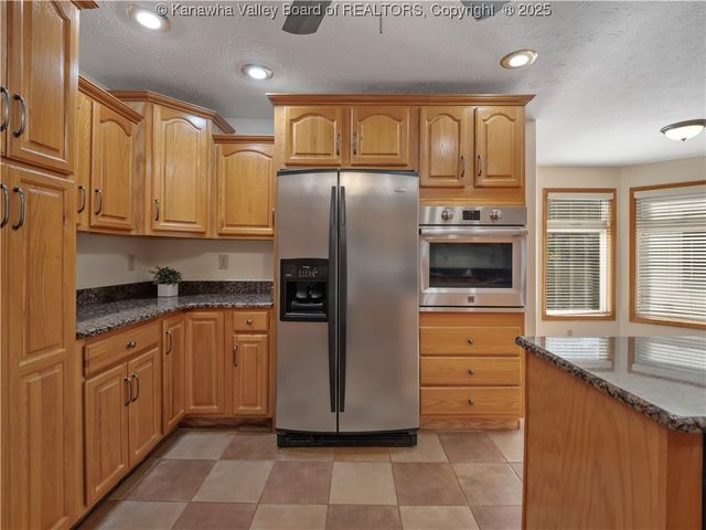 231 Glen Oaks Court, Hurricane, WV 25526