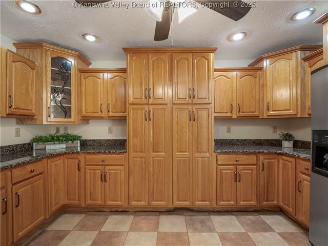 231 Glen Oaks Court, Hurricane, WV 25526